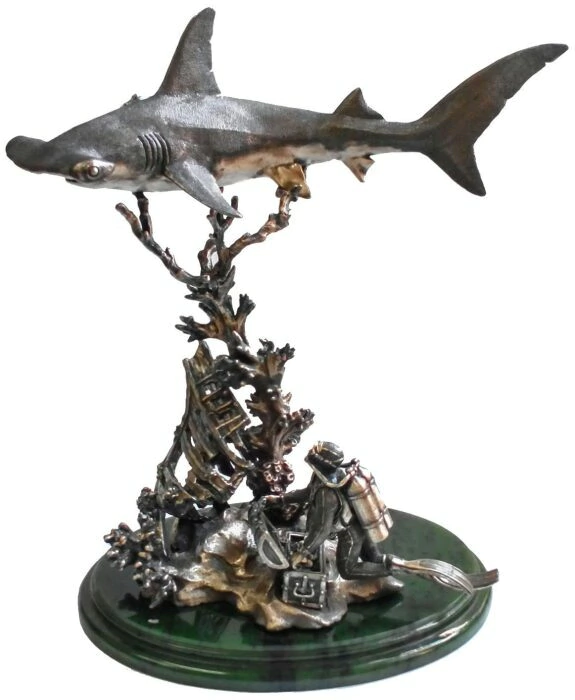 Statuette "Diving, hammerhead shark"