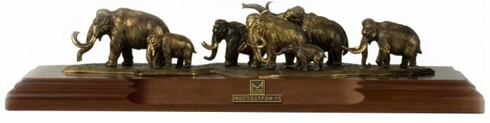 The statuette "Mammoths are on the way"