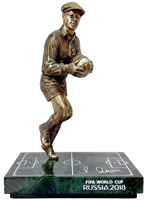 Statuette "Yashin"