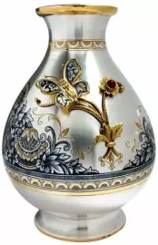 Ваза из серебра "Бабочка на цветке"