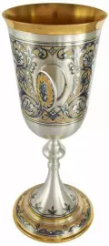 Кубок из серебра с медальоном