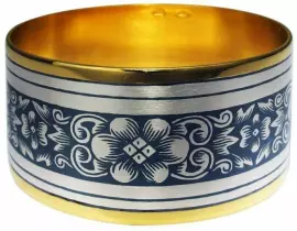 Кольцо салфеточное из серебра "Цветы" с позолотой