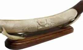 Композиция из бивня мамонта "Два карпа и лотос"