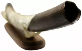 Композиция из бивня мамонта "Два карпа и лотос"