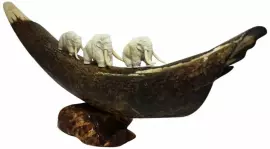 Композиция из бивня мамонта "Три мамонта"