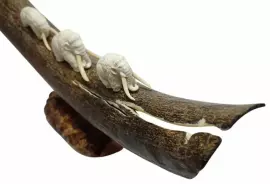 Композиция из бивня мамонта "Три мамонта"