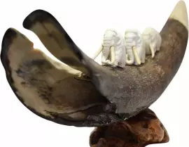 Композиция из бивня мамонта "Три мамонта"