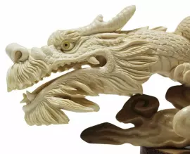 Скульптура из бивня мамонта "Змей-лун"
