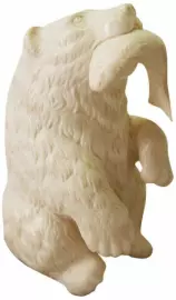 Скульптура из бивня мамонта "Медведь с рыбой"