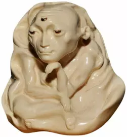 Скульптура из бивня мамонта "Мыслитель"