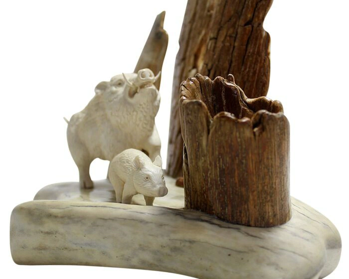 Writing device "Boar with a piglet"
