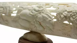 The composition of the mammoth tusk "The God of fun and well-being Hotey"