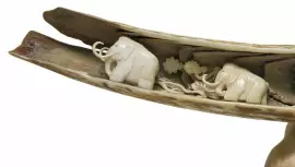 Композиция из бивня мамонта "Мамонты в пути"