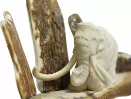 Композиция из бивня мамонта "Долгий путь"