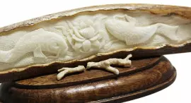 Композиция из бивня мамонта "Белый лотос"