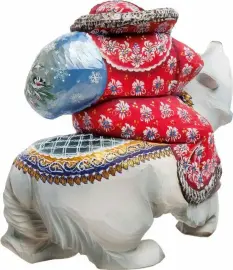 Резная статуэтка "Дед Мороз на медведе"