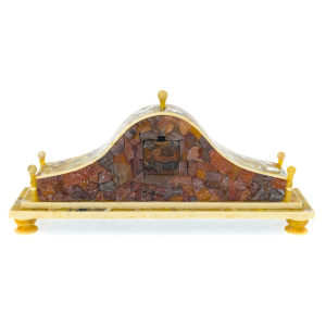 Mantel clock made of amber