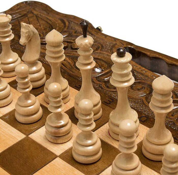 Carved chess, backgammon and checkers made of beech "Allure"