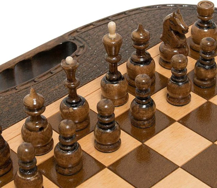 Carved chess, backgammon and checkers made of beech "Fleece"