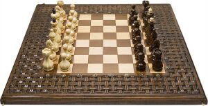 Carved chess, backgammon and checkers made of beech "Interlacing"