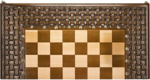 Carved chess, backgammon and checkers made of beech "Interlacing"