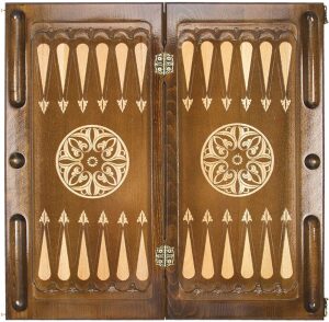 Carved chess, backgammon and checkers made of beech "Interlacing"