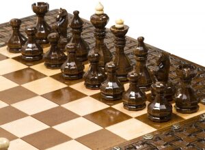 Carved chess, backgammon and checkers made of beech "Interlacing"