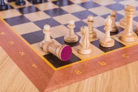 Шахматный стол из дуба "Шахматист"