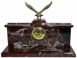 Часы настольные с фигуркой орла из яшмы 