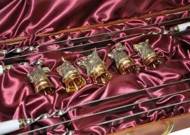 Набор шампуров из белого мрамора с чарками, на 6 персон