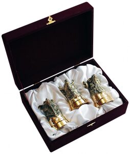 A set of Hunting charms in an elite package