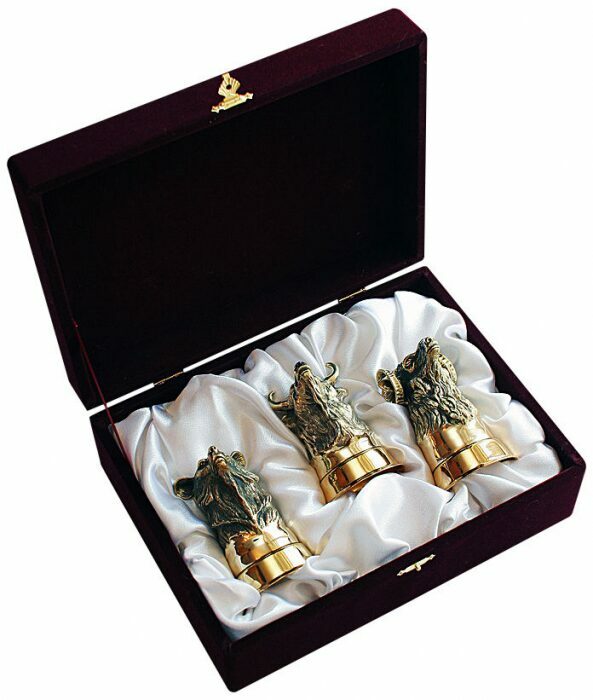 A set of Hunting charms in an elite package