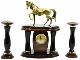 Настольные часы из обсидиана с лошадью Настольные часы из обсидиана с лошадью
