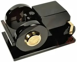 Фигурка "Каток" из черного обсидиана Фигурка "Каток" из черного обсидиана