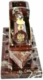 Фигурка "Поезд" из яшмы с гербом России Фигурка "Поезд" из яшмы с гербом России