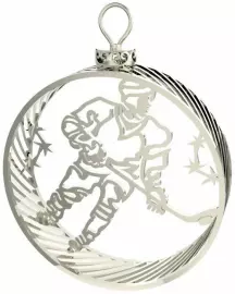Елочная игрушка "Хоккеист" из серебра