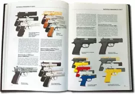 Книга в кожаном переплете "Пистолеты и револьверы. Большая энциклопедия"