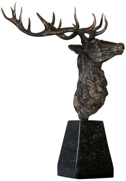 The author's bronze sculpture "Deer's Head"