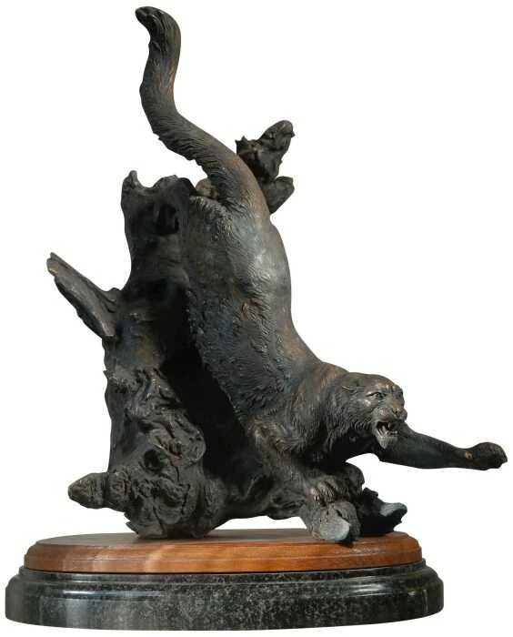 The author's bronze sculpture "Attacking Leopard"
