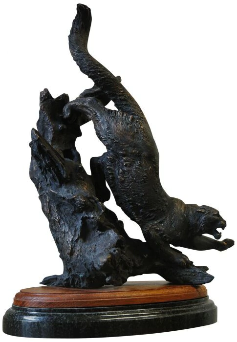 The author's bronze sculpture "Attacking Leopard"