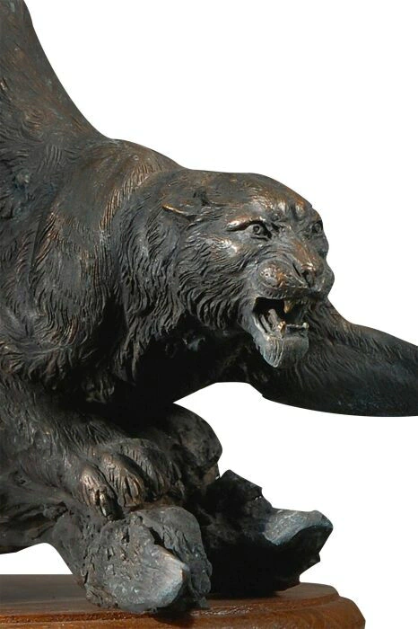 The author's bronze sculpture "Attacking Leopard"