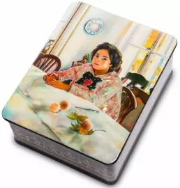 Шкатулка для украшений "Девочка с персиками" из папье-маше