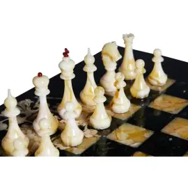 Шахматы из янтаря "Россия" морёный дуб Шахматы из янтаря "Россия" морёный дуб