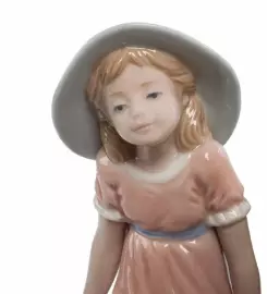 Керамическая статуэтка "Девушка с цветами"