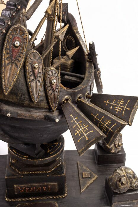 Масштабная модель корабля из мореного дуба "Венари"