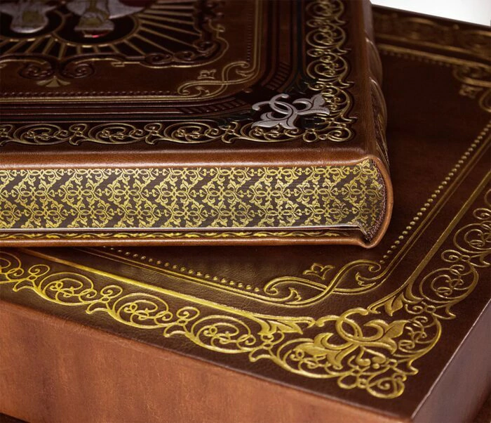 Leather-bound gift book "Family Chronicle", in a box