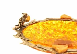 Блюдо из янтаря "Сырная тарелка"