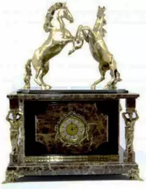 Часы-сейф из итальянского мрамора "Лошадки"