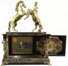 Часы-сейф из итальянского мрамора "Лошадки"