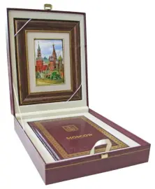 Подарочный набор с книгой и панно "Москва" финифть